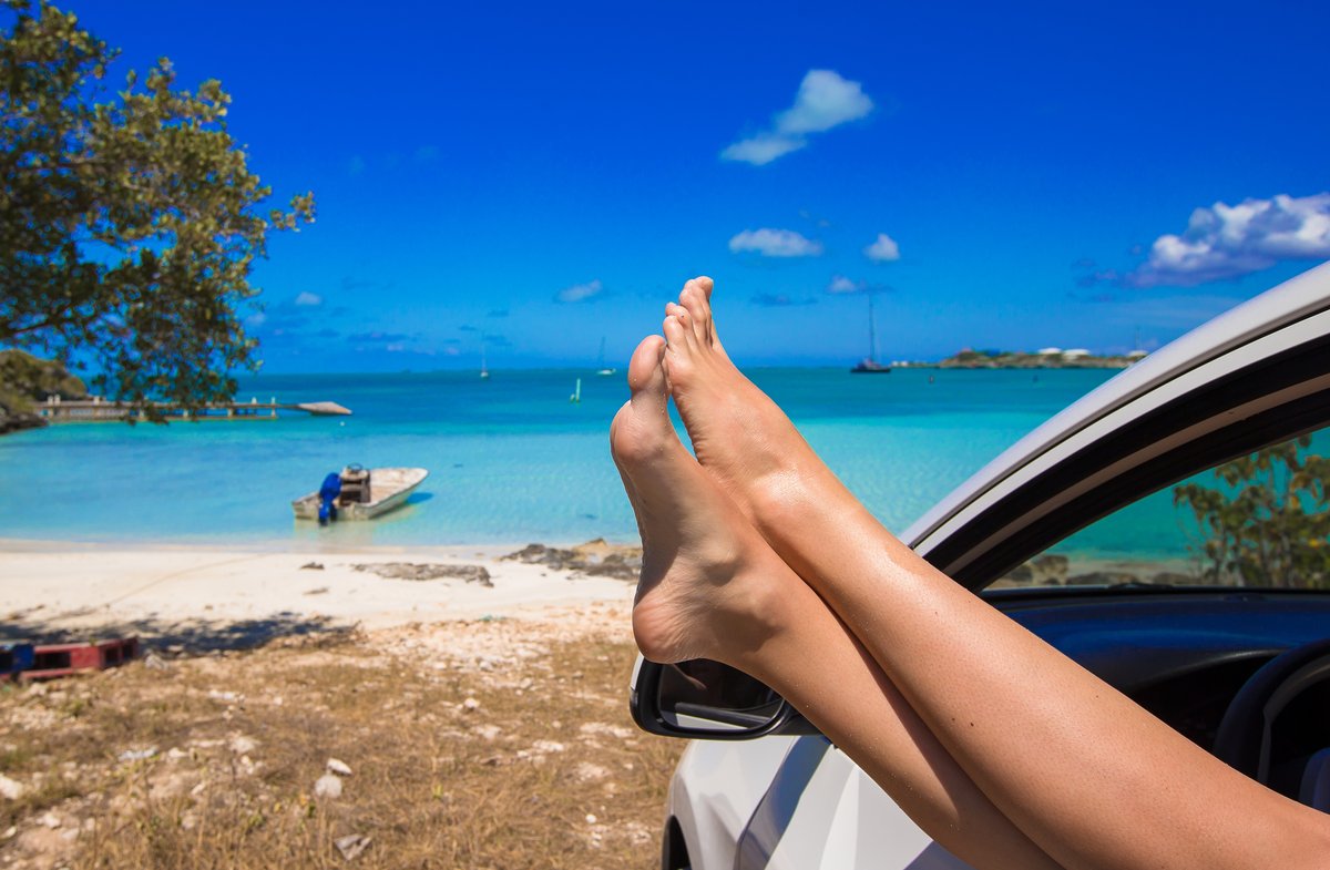 Fähre oder Mietwagen: Wann sich das eigene Auto beim Inselurlaub lohnt