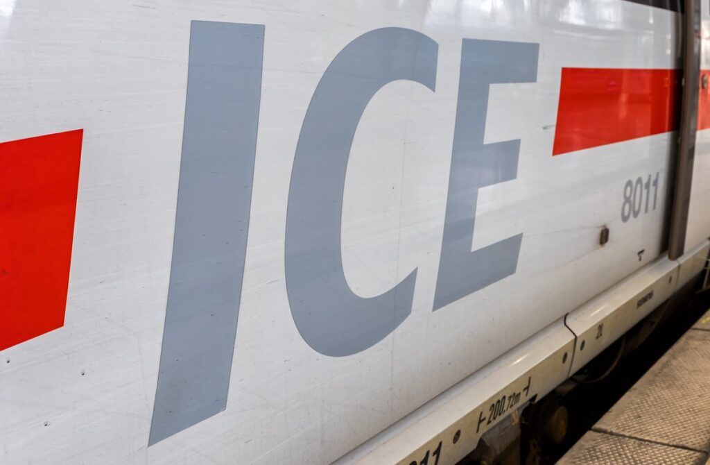 Ab Dezember sollen drei Mal täglich ICEs der Bahn in weniger als sechs Stunden zwischen Hamburg und München unterwegs sein.